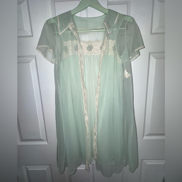 1960’s Mint Green Chiffon Peignoir Set | Lace Nylon Nightgown & Robe |Sears - Picture 4 of 11